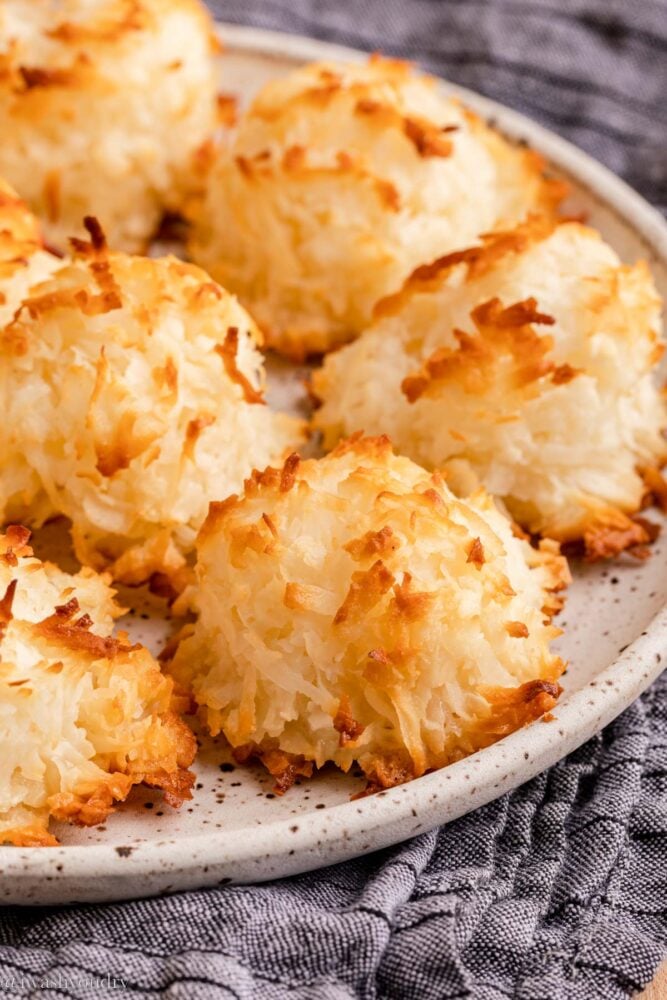 Coconut Macaroons - I Wash You Dry