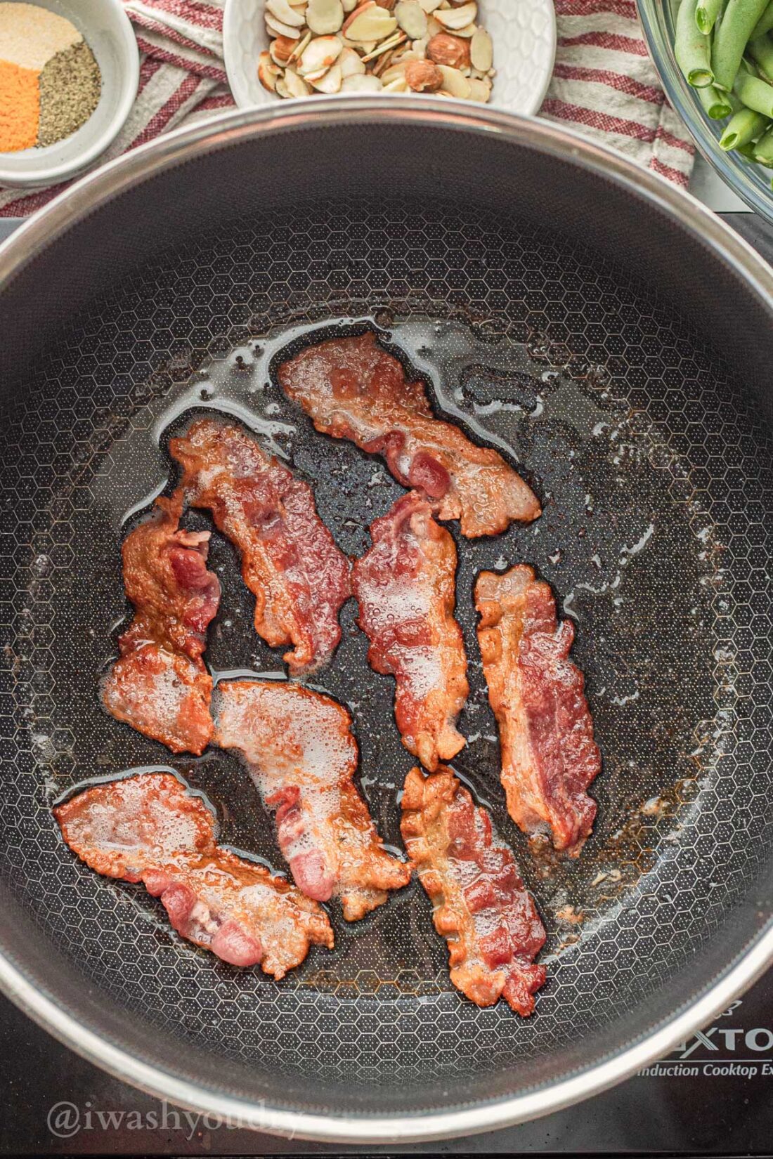 crispy bacon in black pan.