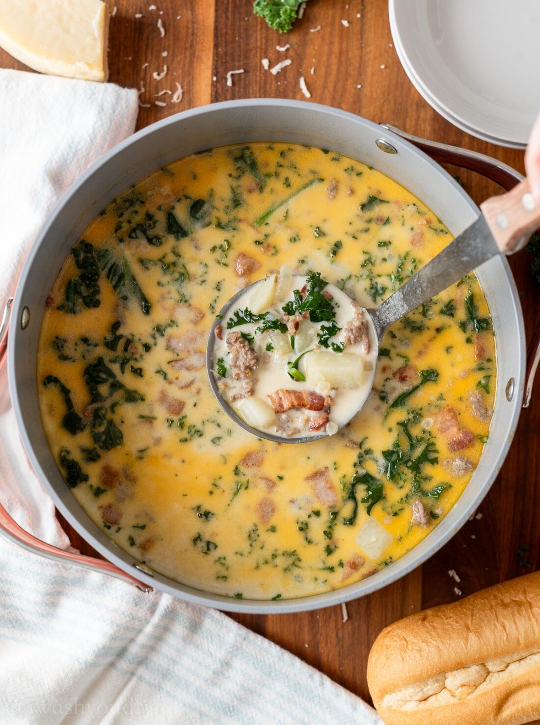 Pot of cooked zuppa toscana with ladle.